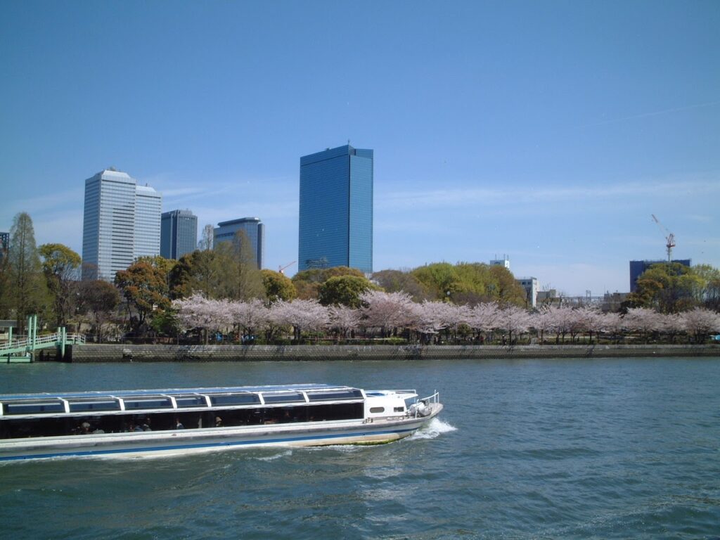 大川越しに見る桜之宮公園