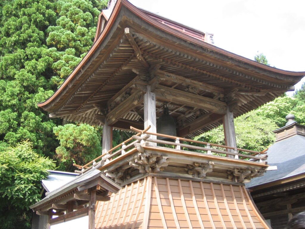 山形県山寺立石寺の鐘楼堂